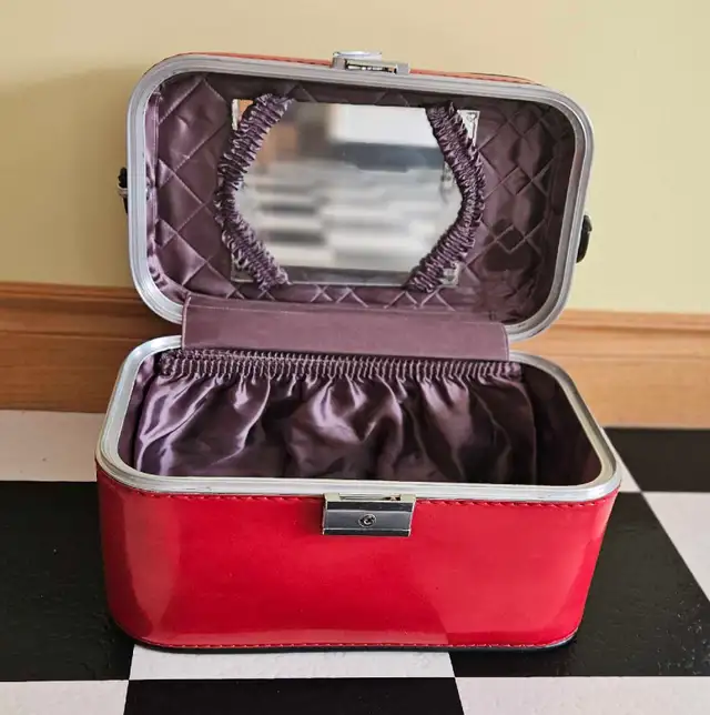 Cosmetic Jewelry Train Case