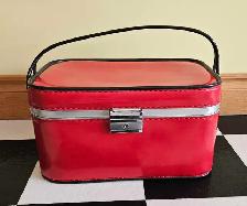 Cosmetic Jewelry Train Case - Photo 4