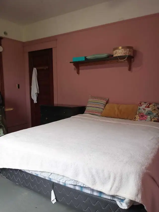 Master bedroom for rent