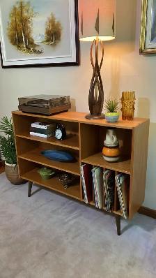 Mid century. TEAK TECK. Vinyl records bahut, bar, bookcase, side