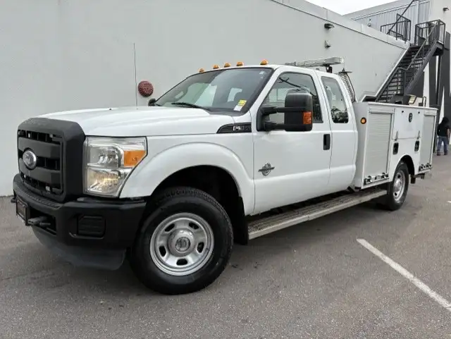 2011 Ford Super Duty F-350 SRW 4WD 6.7L DIESEL-UTILITY BOX-WAL