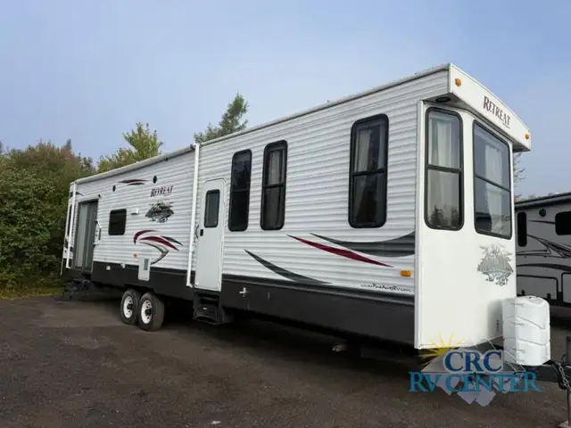 MINT 'Couples' Park Model Must be seen, like new, save thousands
