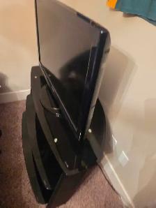 Panasonic TV and glass stand - Photo 2