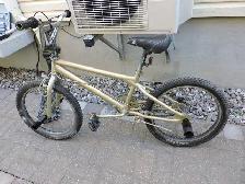 Vélo BMX avec guidon 360 degrés et Pegs. - Photo 4