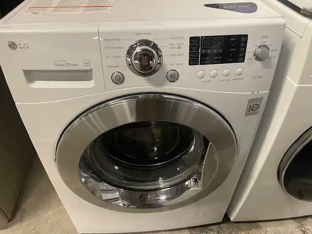 Mini laveuse seule frontale blanche 24'' LG (remis a neuf)