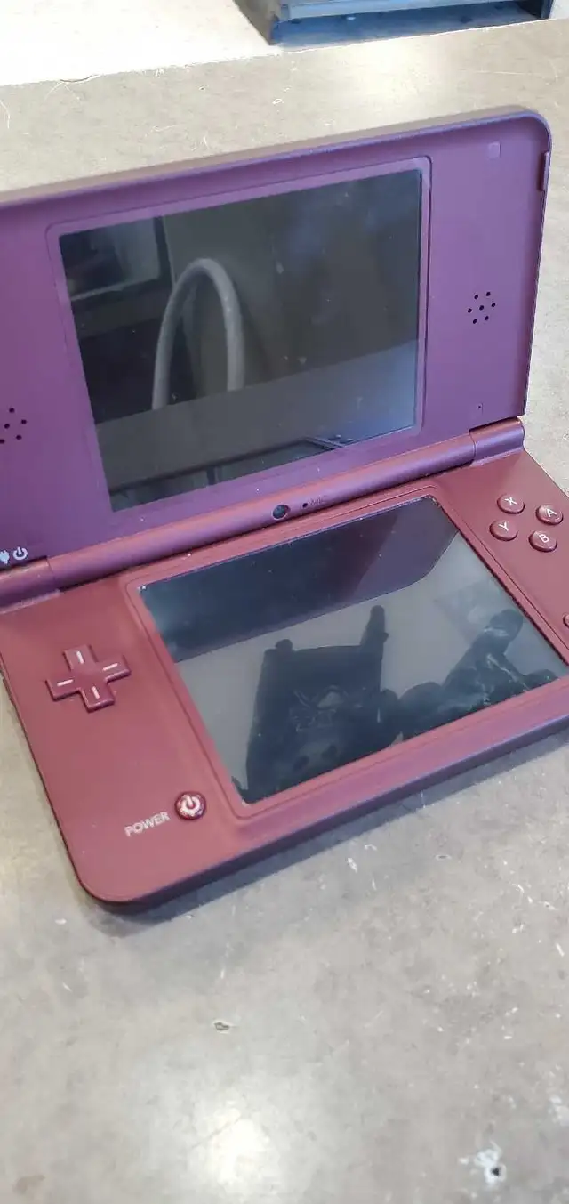 Nintendo DSi XL Burgundy