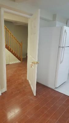 2 Bed Room Walkout Basement Apartments for Rent - Photo 8