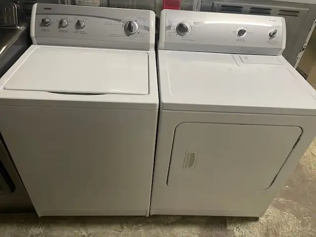 Laveuse sécheuse traditionnelles blanches Whirlpool