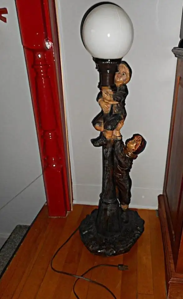 BELLE LAMPE POUR COLLECTIONNEUR, SIGNÉE PÉTRUCCI & FRÈRES
