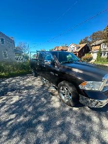 2017 ram 1500 Hemi 5.7L 174000kms - Photo 3