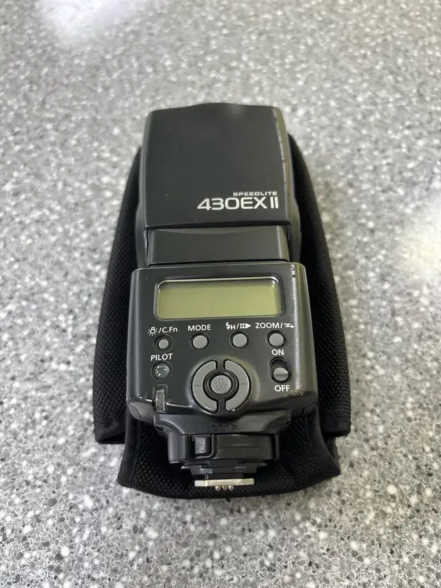 Canon 430 EX II Speedlite with case