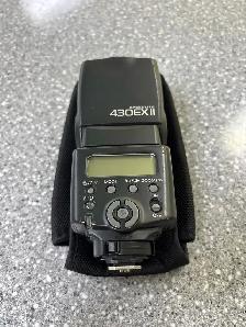 Canon 430 EX II Speedlite with case