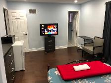 Master bedroom on 2nd floor(Female/Couple) in Pickering for Rent - Photo 2