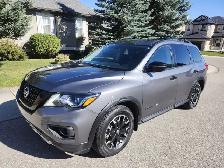 2019 Nissan pathfinder  Rock Creek