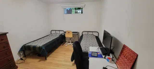 Large furnished room in Kerrisdale(25min bus to downtown/ubc/ucw