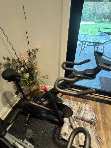 exercise bike - Photo 2