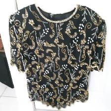 BEAU CHANDAIL NEUF EN TISSU NOIR ARGENT GR PETIT FEMME: $10.00