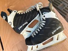 ONE LIGHTLY USED SZ.13 SUREWOOD 5500 HOCKEY SKATESLOTS OF BLADE