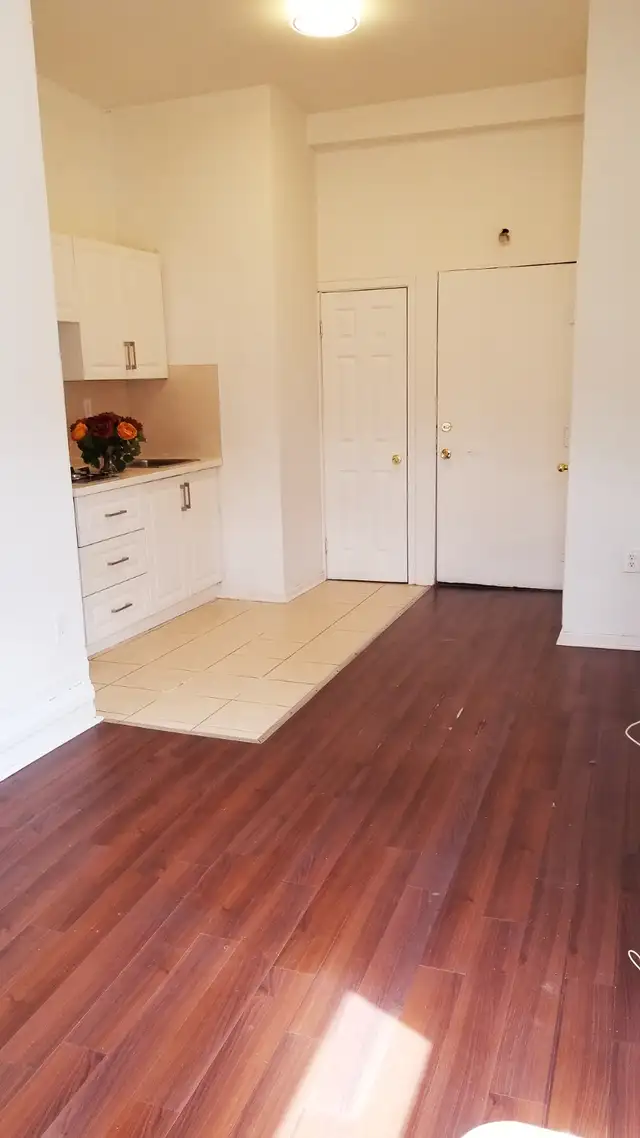 Toronto Bachelor Studio Apt Availabel Now Utility Inclusive