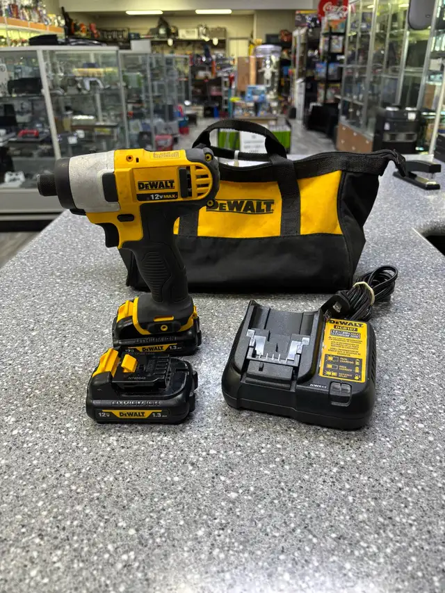 Dewalt DCF815 12V impact kit with x2 1.3AH battery and charger