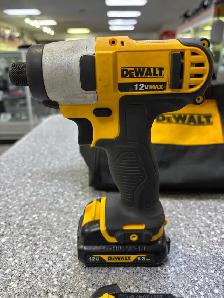 Dewalt DCF815 12V impact kit with x2 1.3AH battery and charger - Photo 2