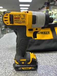 Dewalt DCF815 12V impact kit with x2 1.3AH battery and charger - Photo 4