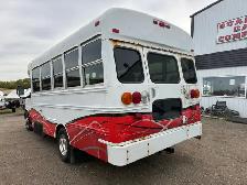 2008 Chevrolet Express  20 passenger bus - Photo 3