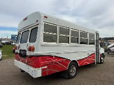 2008 Chevrolet Express  20 passenger bus - Photo 4