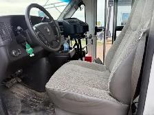 2008 Chevrolet Express  20 passenger bus - Photo 9
