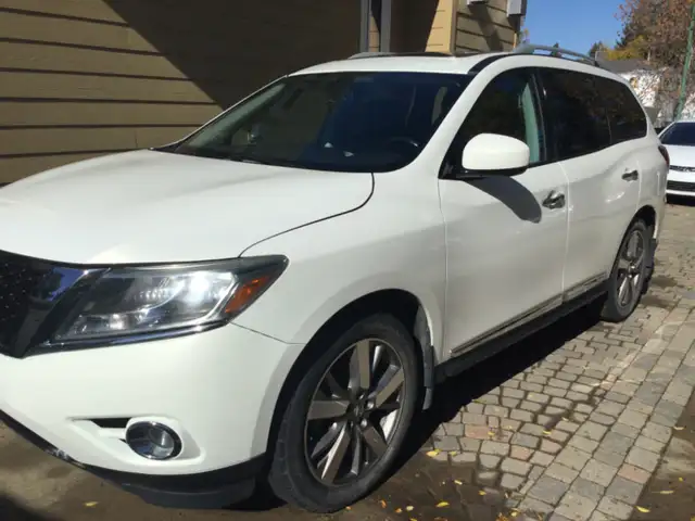 2014 Nissan Pathfinder Loaded $9900