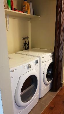 FURNISHED ROOMS FOR FEMALE POST-GRAD STUDENTS  -FOOTHILLS HOSPTL - Photo 8