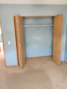 Main floor house for rent - Photo 10