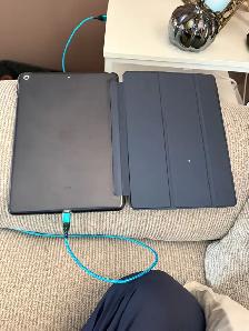 Apple IPad 6th Gen in excellent condition for sale for $20 - Photo 2