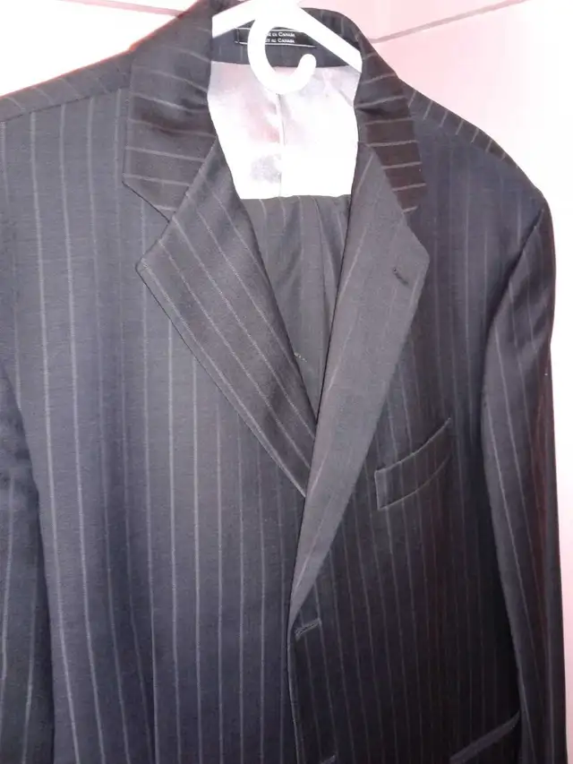 Men's pinstripe black/ charcoal suit 46L /40w - trade/best offer