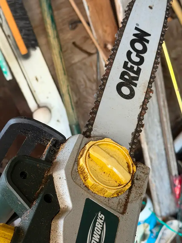 Good condition electric chainsaw for sale