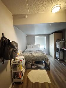 Female Student Room for Sublet - Photo 2