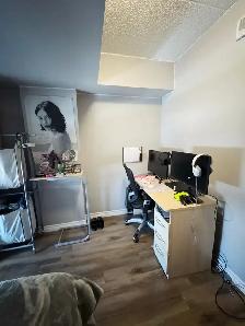 Female Student Room for Sublet - Photo 3
