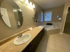 Free bathroom vanities and sinks - Photo 2