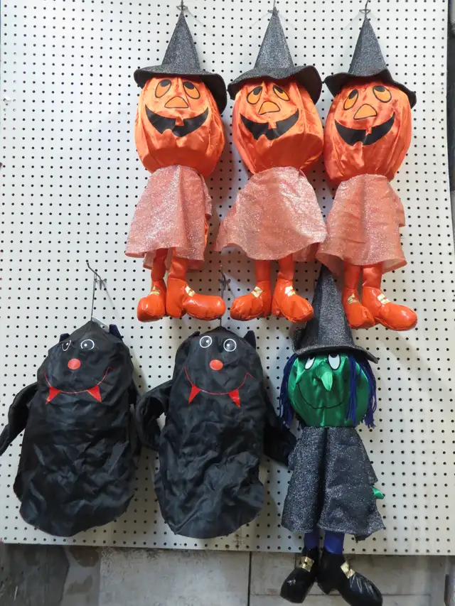 DECOS HALLOWEEN 6 POUPEES EN NYLON UTILISE 1 FOIS COMME NEUVE