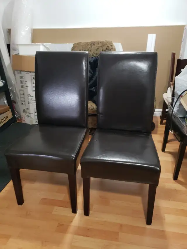 2 chaises en bonne etats
