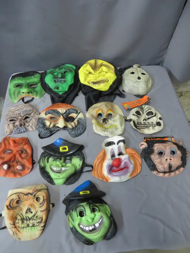 HALLOWEEN 14 PETITS MASQUES NEUF ET UTILISE 1 FOIS TB ETAT