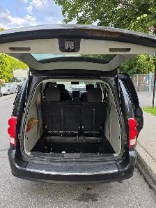 Dodge Grand Caravan - Photo 2