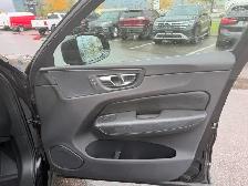 2018 Volvo XC60 MOMENTUM AWD LEATHER PAN/ROOF B/SPOT REAR CAMERA - Photo 15