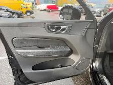 2018 Volvo XC60 MOMENTUM AWD LEATHER PAN/ROOF B/SPOT REAR CAMERA - Photo 24