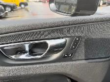 2018 Volvo XC60 MOMENTUM AWD LEATHER PAN/ROOF B/SPOT REAR CAMERA - Photo 25