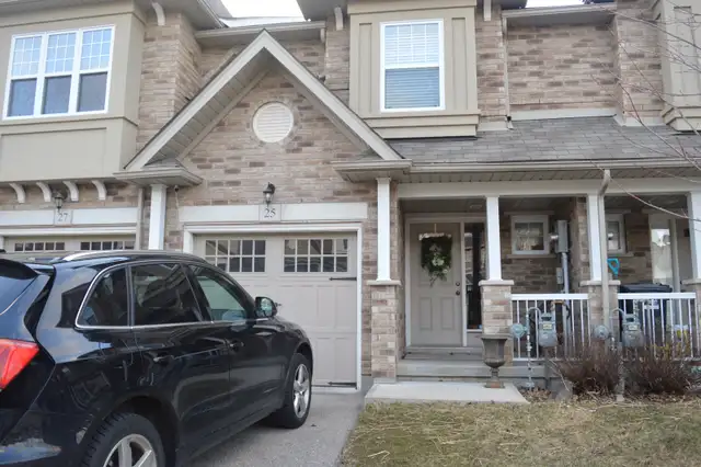 Beautiful 3 bedroom 3 baths - detached house for rent