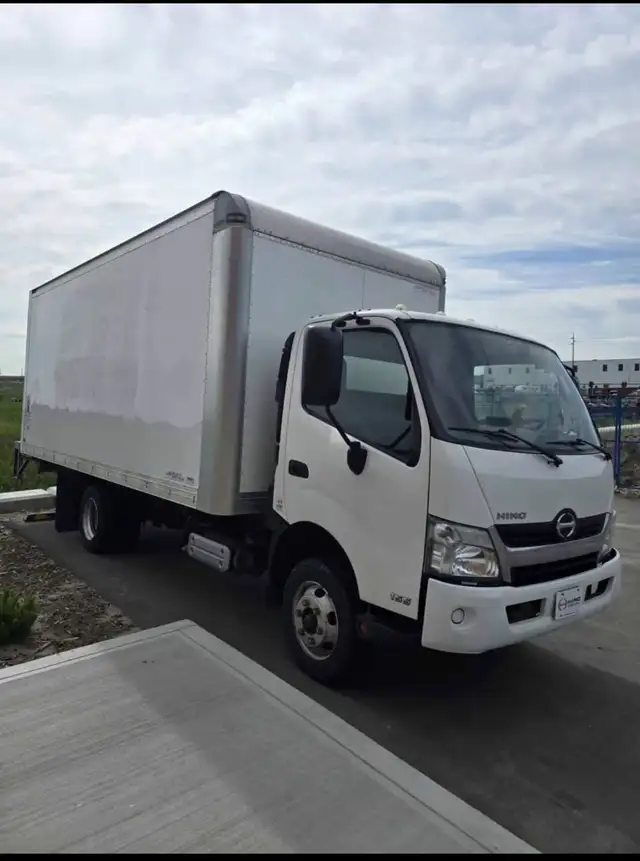 moving storage and delivery movers