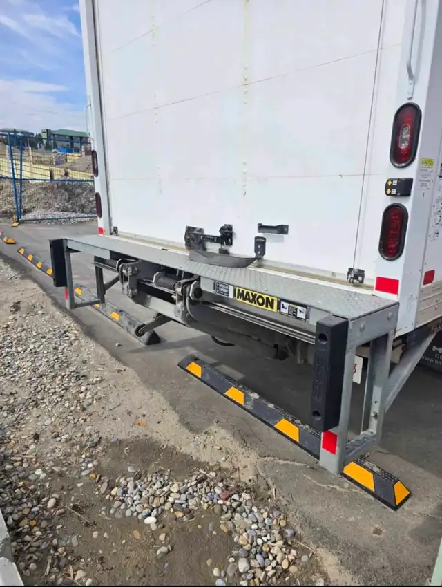 moving storage and delivery movers