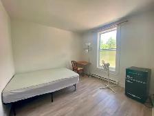 Laval chambre à louer/room for rent