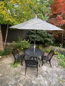 outdoor table and chairs